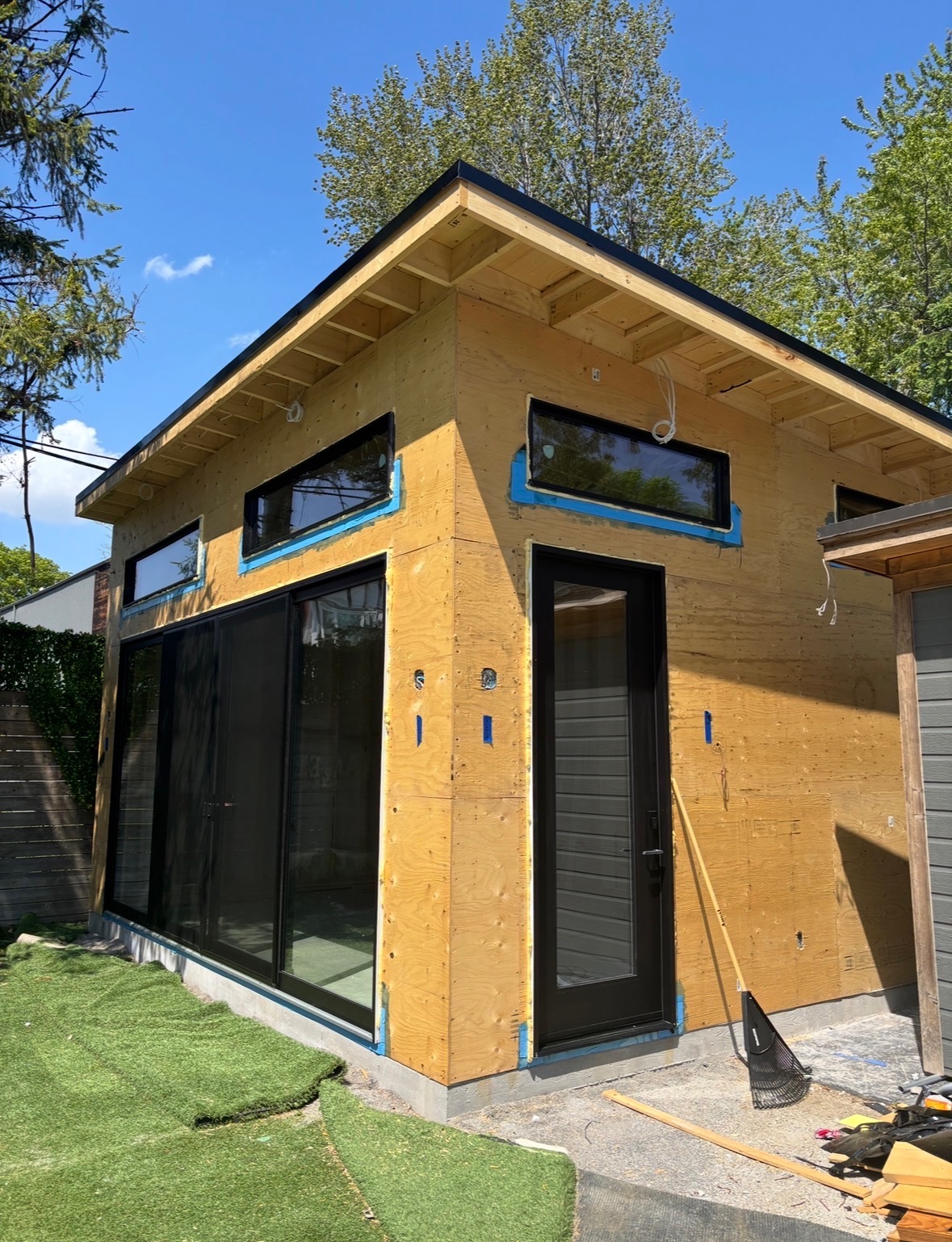 ACTUAL KUBURA SIDING PROJECT • GREATER TORONTO AREA - Before